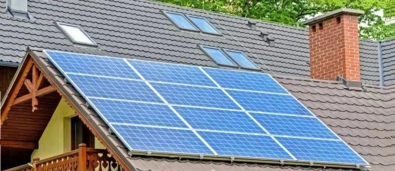 光伏發(fā)電“租房頂、免費裝”新套路，警惕陰陽合同，天上不會掉餡餅！